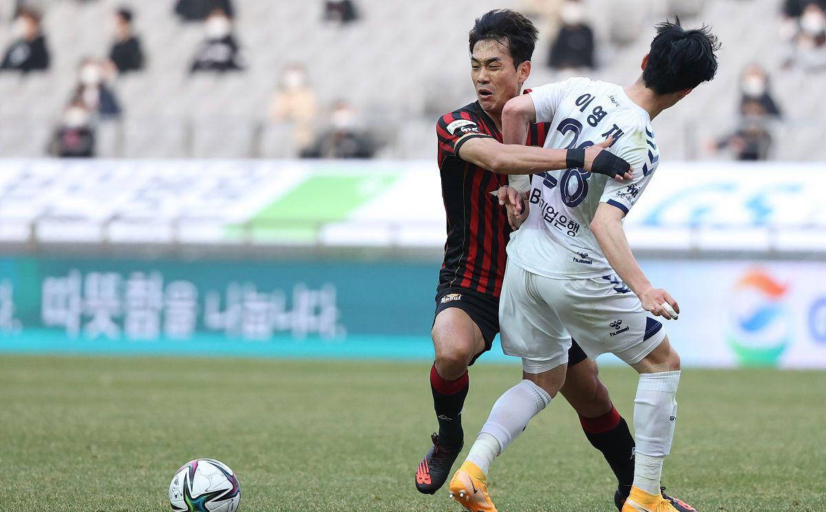 水原球队在场上展现出无与伦比的实力 水原球队在场上展现出无与伦比的实力