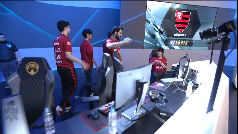 WBG碾压HKA，Scout单局斩获MVP强强对话小组赛，强势挺进下一轮