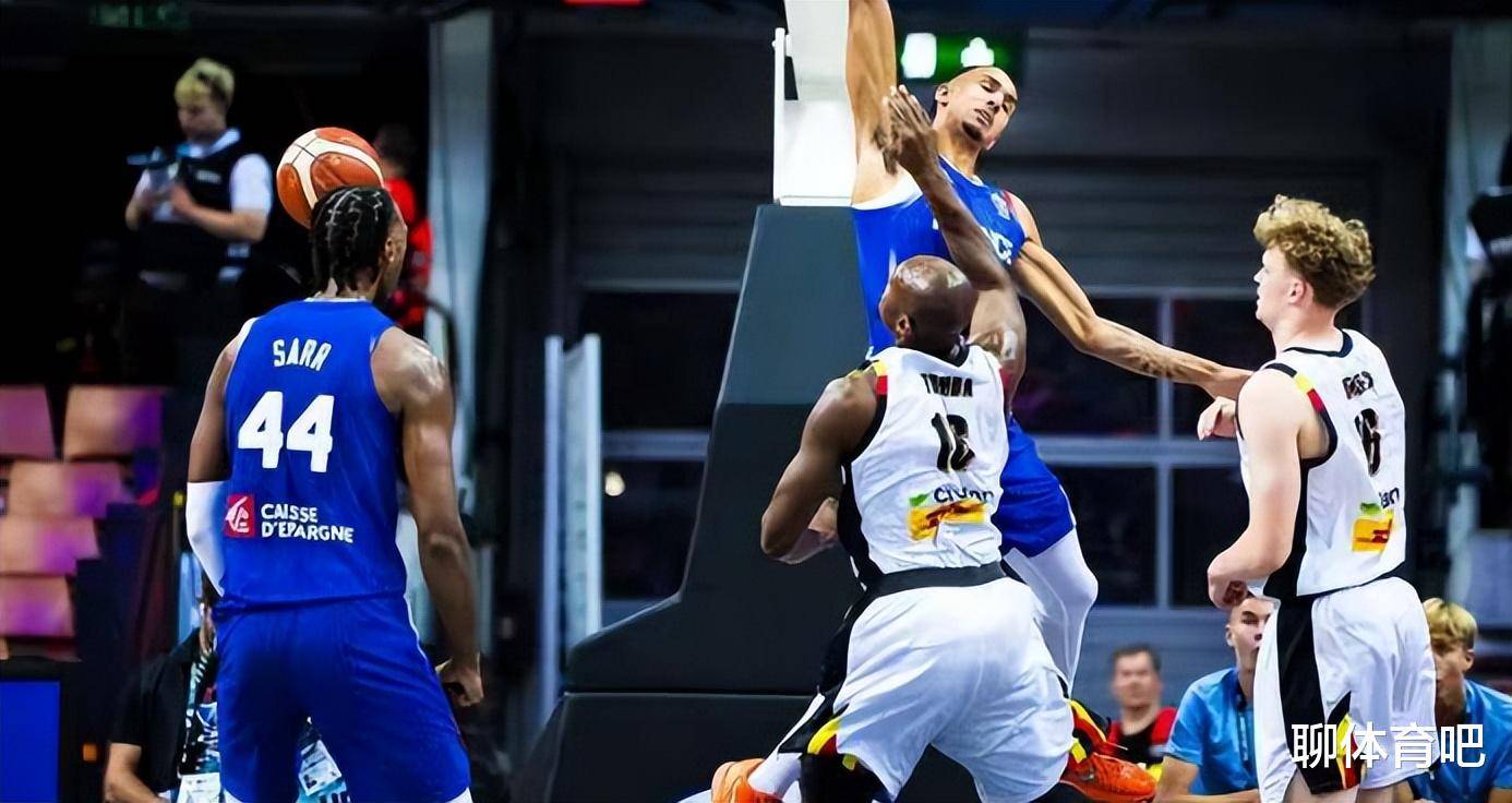 法国男篮险胜澳大利亚男篮，汉密尔顿制霸全场
