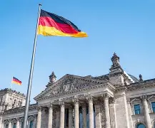 德国网球队鏖战英国网球队，西西帕斯关键制胜