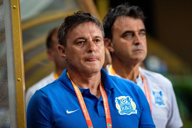 斯托伊科维奇忧虑增加：球队防守连续失误，急需调整