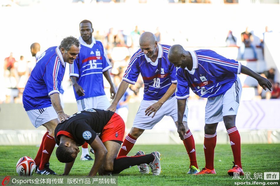 法国队鏖战奥地利队，奥恰洛夫刷新纪录